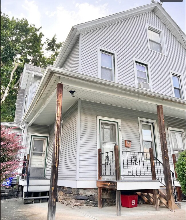 Building Photo - 329 N Lincoln Ave