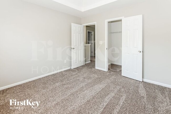 Building Photo - 123 Elba Dr
