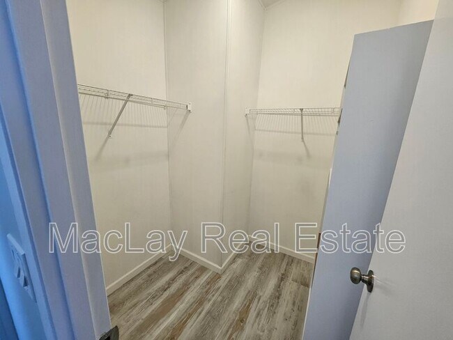 Building Photo - 725 S 97th Way