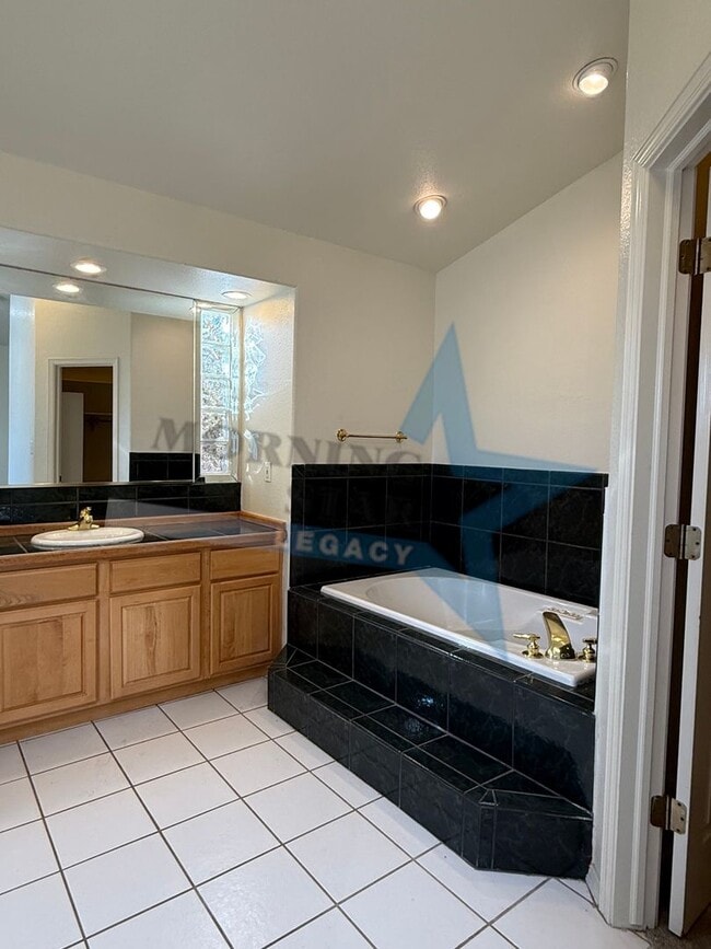 Building Photo - 4 bedroom, 4 bath house - Must see landscaping!