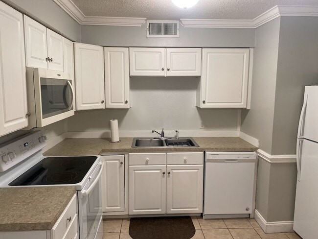 Building Photo - West Florence FURNISHED CONDO 2201 W. Jody...
