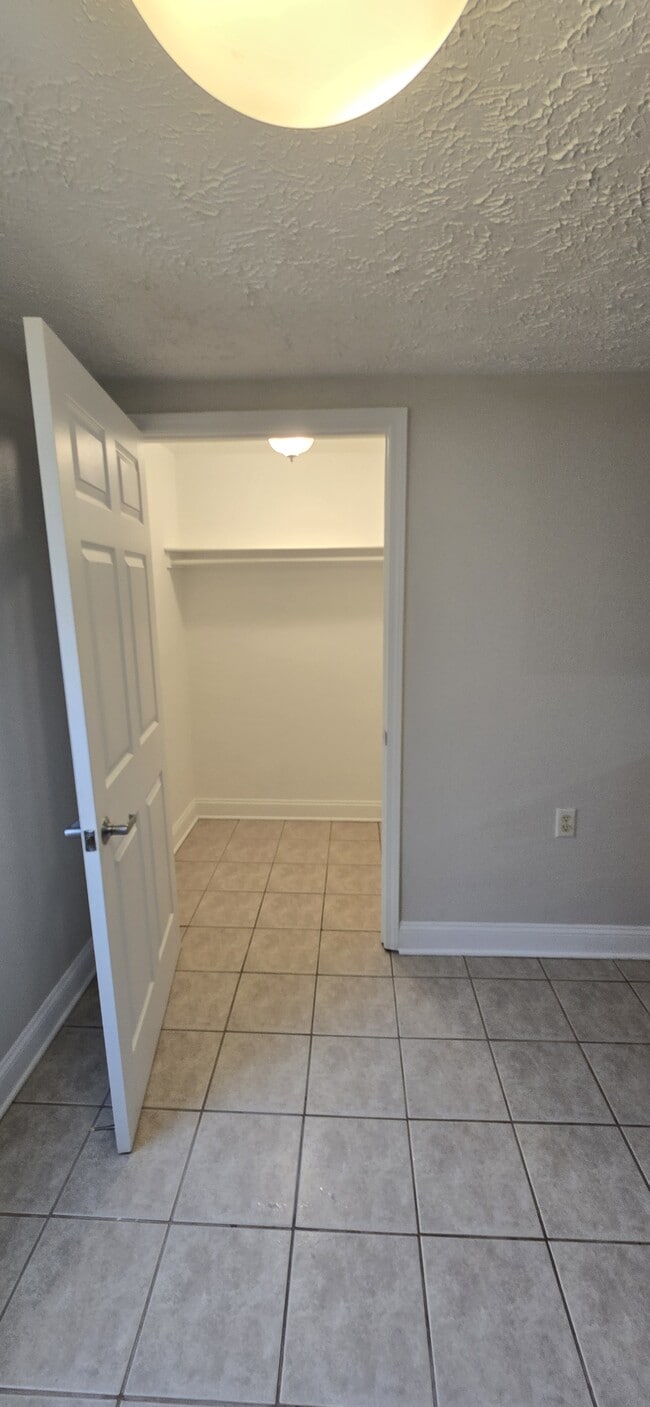 Building Photo - 6026 E Fieldstone Hills Dr