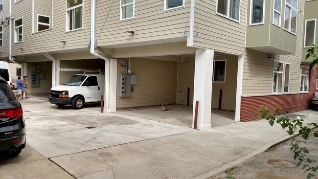 Building Photo - 910 N 19th St