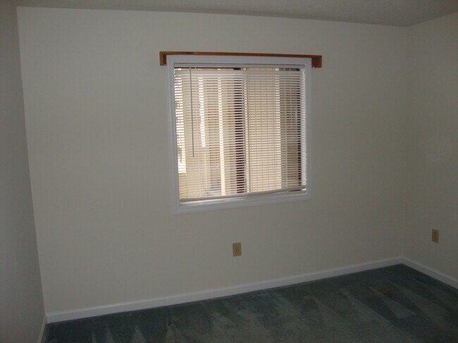 Building Photo - 4258 Pinehurst Cir