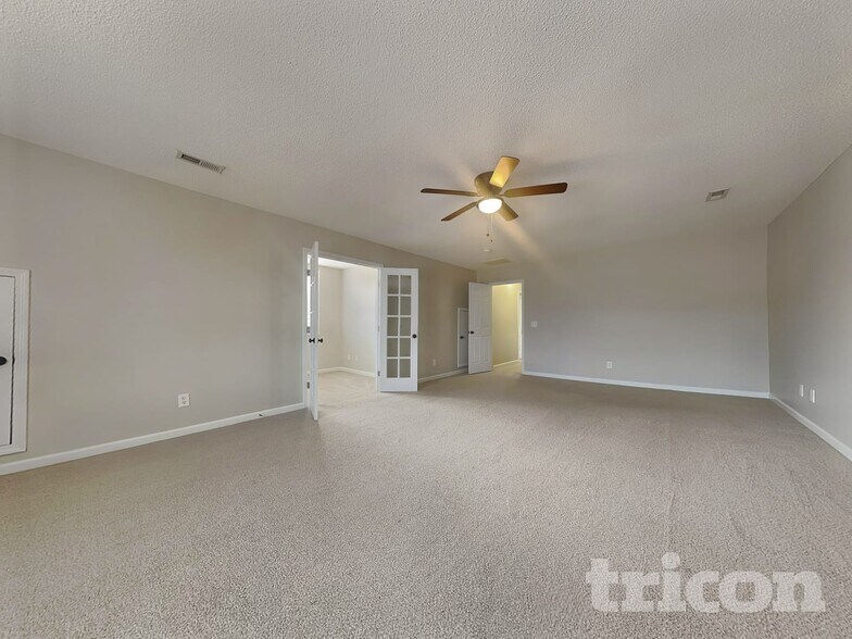 Building Photo - 226 Linden Rd