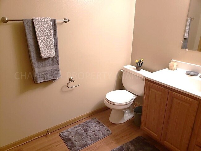 Building Photo - LOOKING FOR MORE SPACE? TRY US! 3 BD, 2 BA TOWN HOME IN TEA!