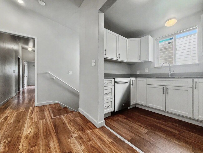 Building Photo - 3213 21st Ave W