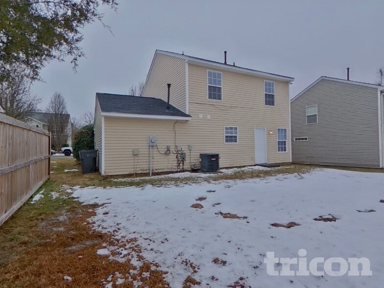 Building Photo - 1711 Southwind Dr