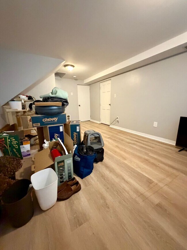 Building Photo - 300 Winding Way