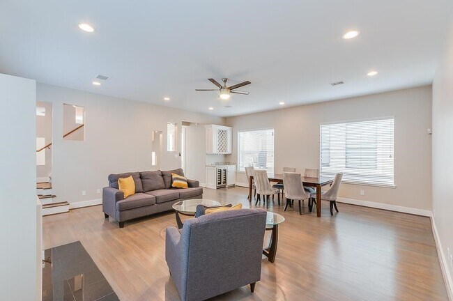 Building Photo - 650 Birdsall St