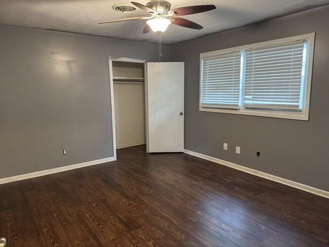Building Photo - "Charming 2-Bedroom Duplex Retreat in Lubbock – Spacious 997 Sq Ft Gem!"