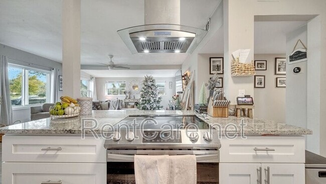 Building Photo - 8008 Lake Eve Dr