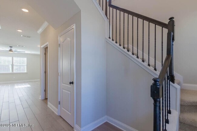 Building Photo - 258 Thistleton Wy