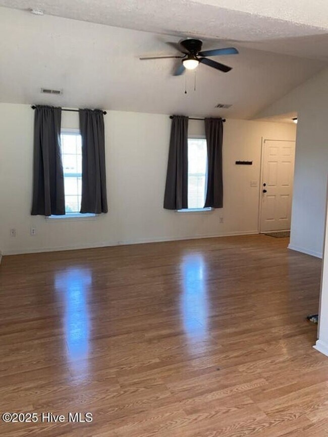 Building Photo - 206 Red Carnation Dr