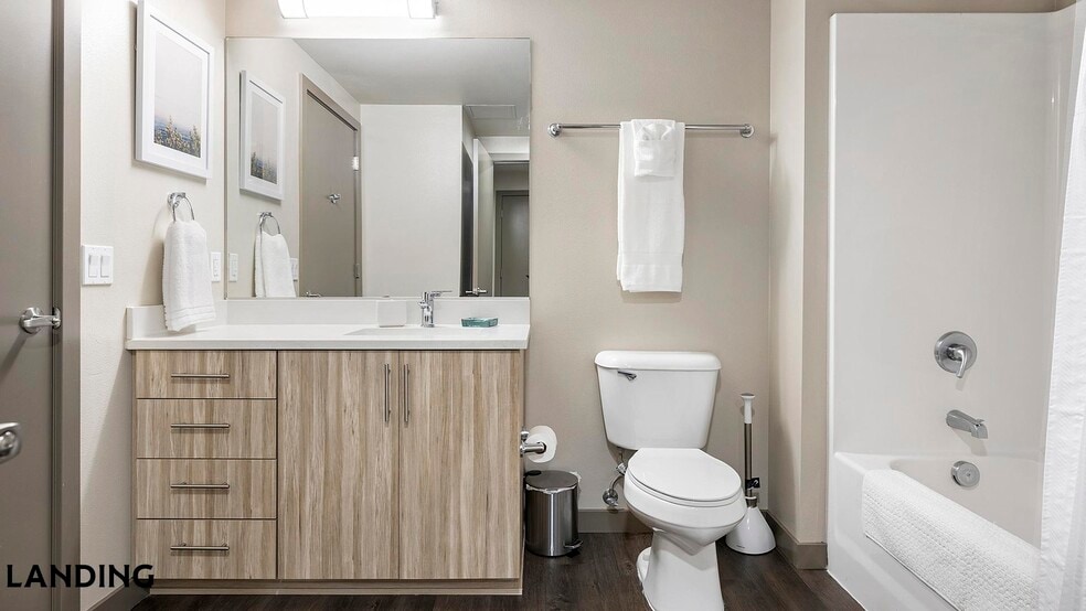 Building Photo - 1850 NW Front Ave