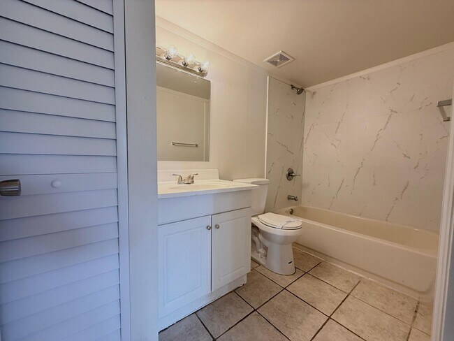 Building Photo - 1127 Lake Terry Dr