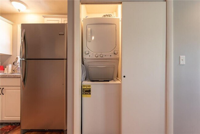 Building Photo - 2 Raymond St