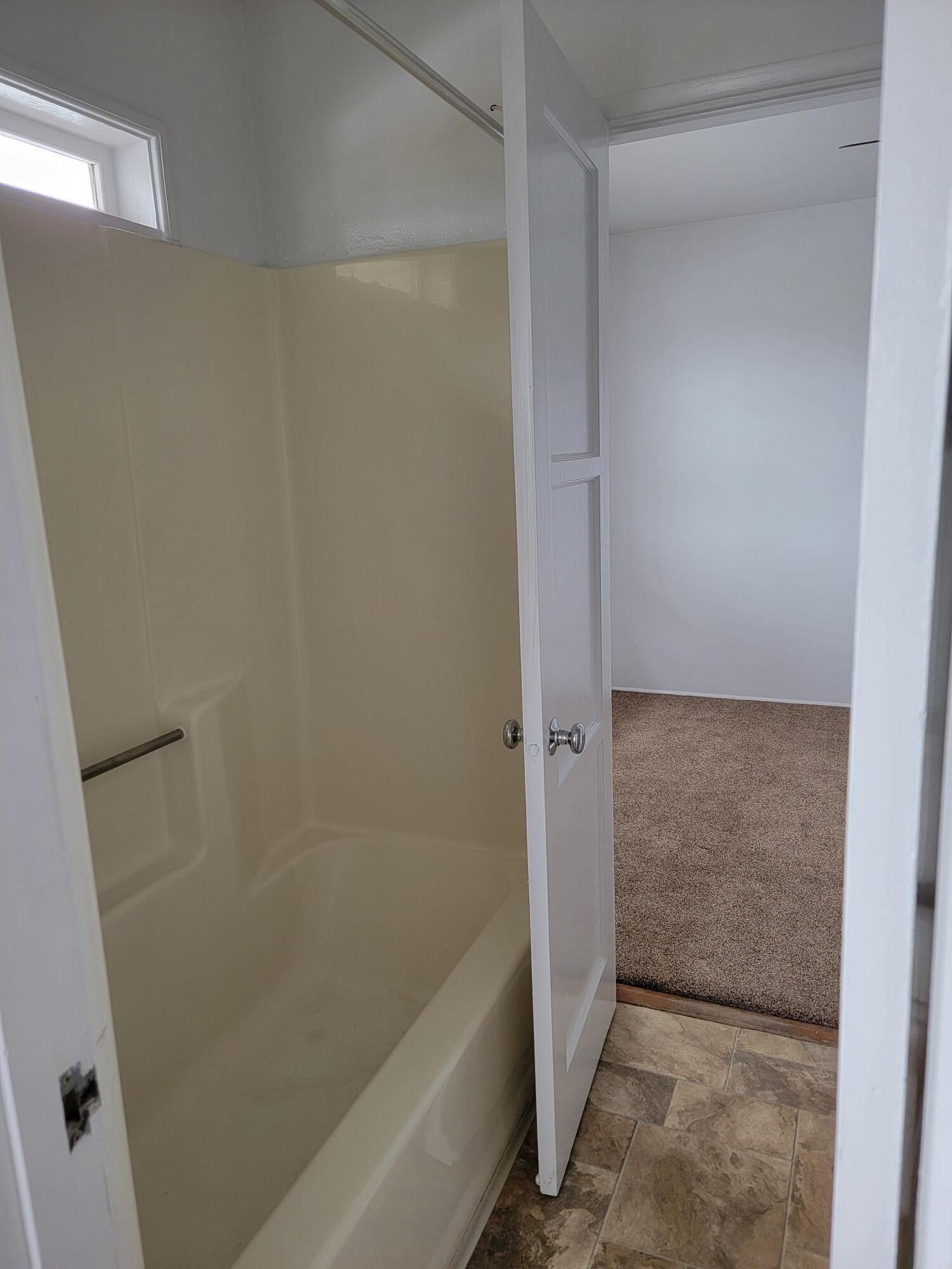 Building Photo - 1373 N Altadena Dr