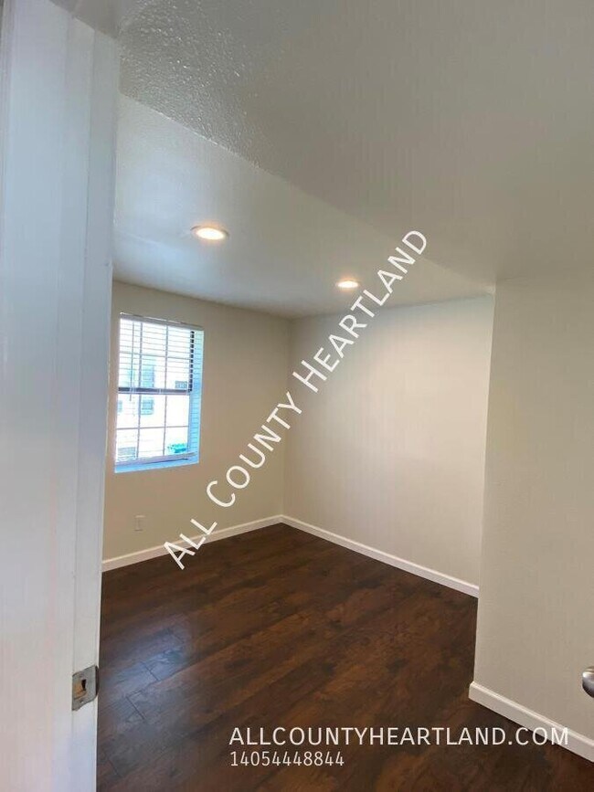 Building Photo - 1401 N Independence Ave