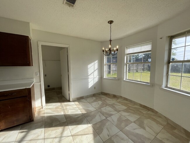 Building Photo - Home For Rent
