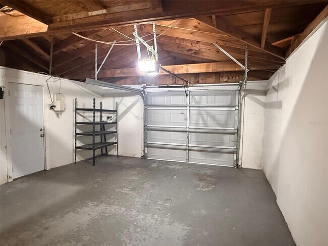 Building Photo - 10038 Kingswood Ln