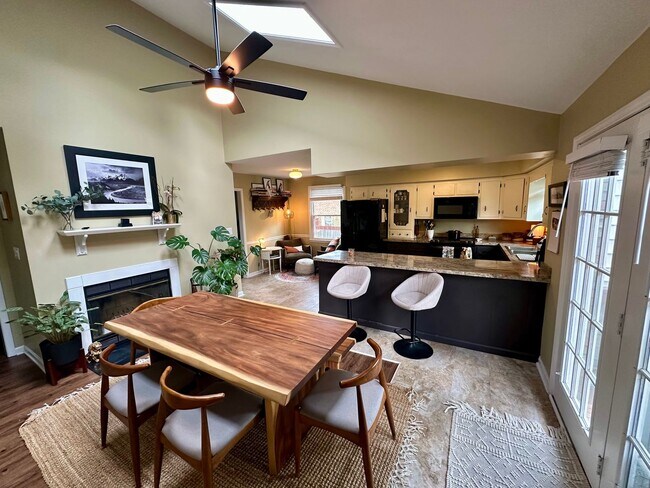 Building Photo - 1205 Woodbridge Dr