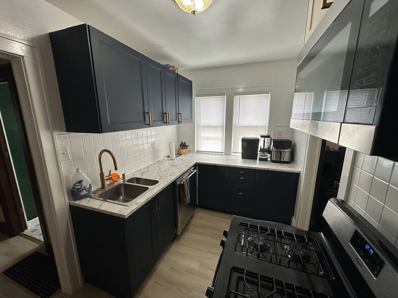 Kitchen - 3839 24th Ave S