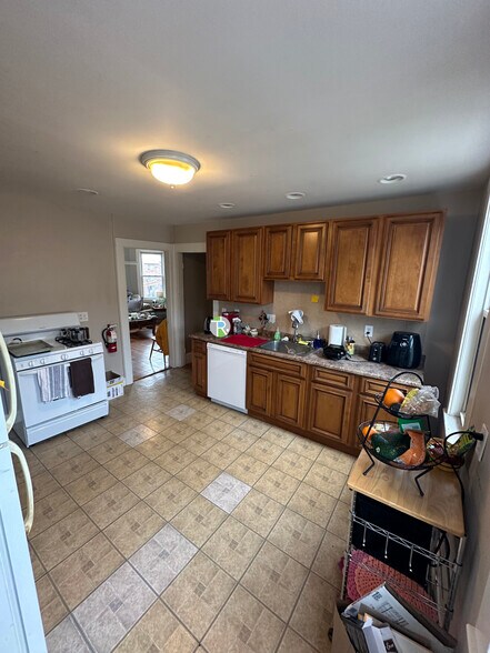 Building Photo - 87 Gardner St