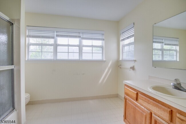 Building Photo - 1203 Magnolia Ct