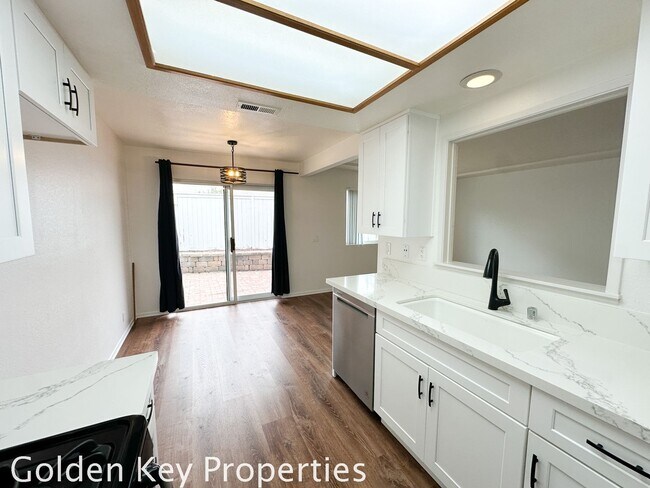 Building Photo - Remodeled Two-Bedroom Townhome in Encinitas Village!