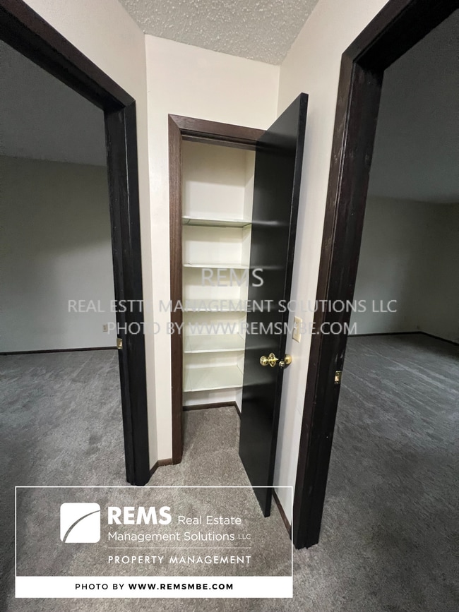 Building Photo - 1400-1406 Tuttle St