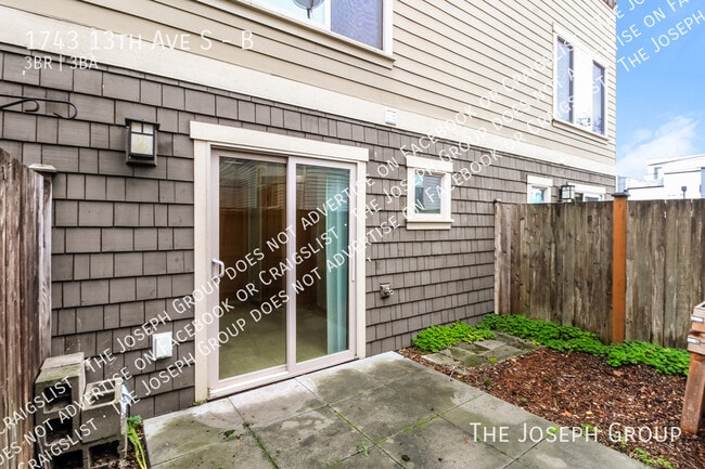 Building Photo - 1743 13th Ave S