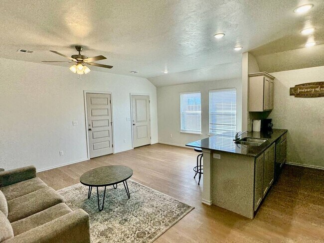 Building Photo - New Modern 2BR/2BA Duplex | Fully Furnished | Pet-Friendly