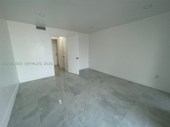 Building Photo - 1351 NE Miami Gardens Dr