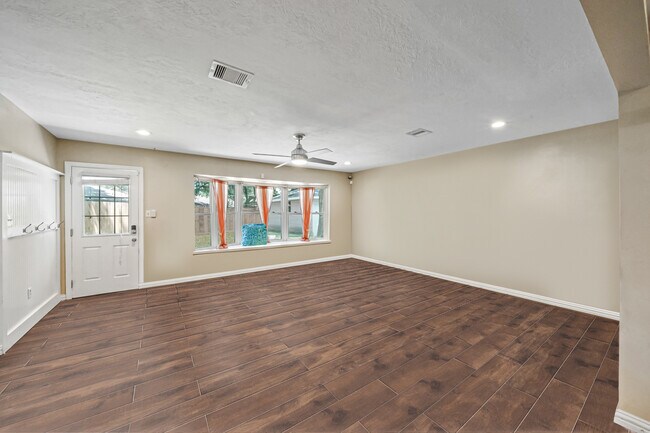 Building Photo - 2018 Westlake Rd