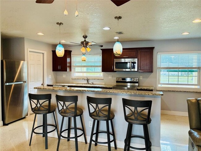 Building Photo - 14025 Yacht Club Blvd