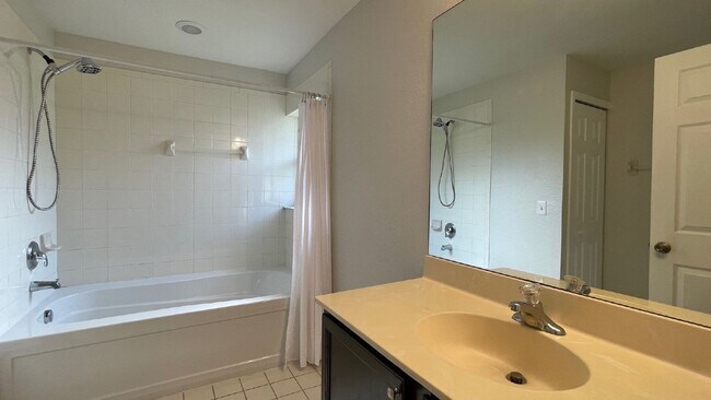 Building Photo - Pet-Friendly 3BR/3BA Single-Family Home in Port Saint Lucie