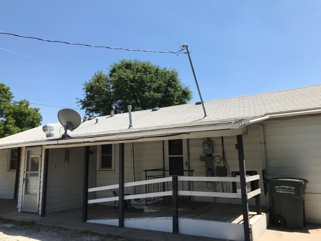 Building Photo - Single Family Home