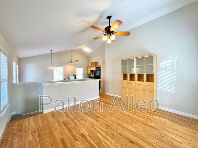 Building Photo - 430 Riverview Dr