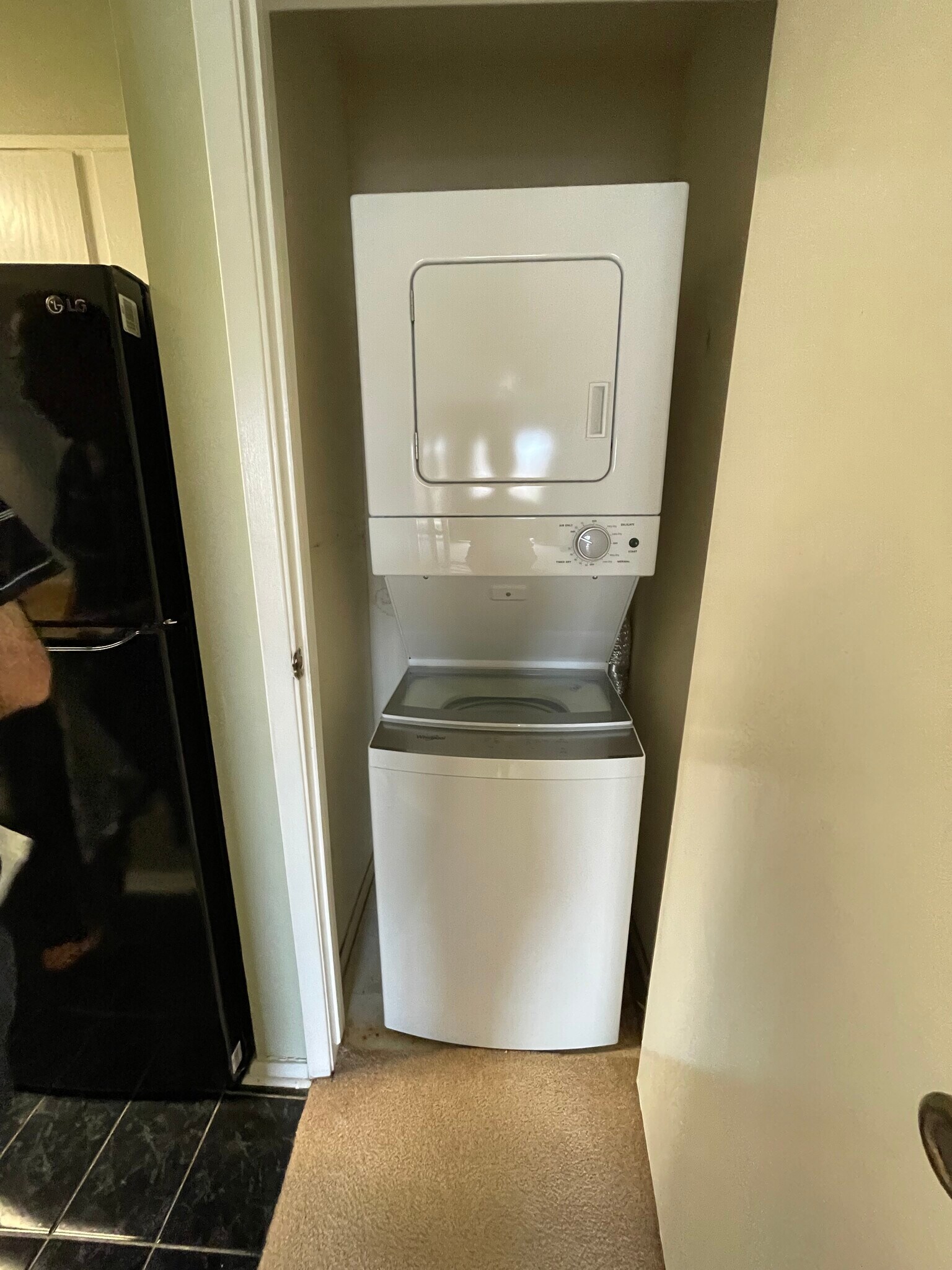 Stackable Washer Dyer - 7024 N Holiday Dr