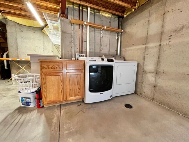 Building Photo - Charming 3-Bedroom Windsor Home: Comfort, Style, and Convenience Await!