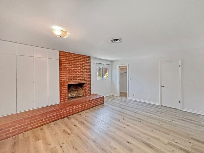 Building Photo - Beautiful 5BD/3BA House Near SDSU W/ W/D, ...