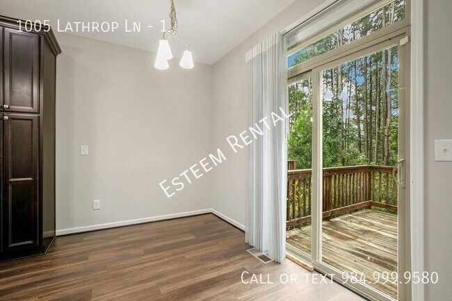 Building Photo - 1005 Lathrop Ln