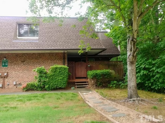 Building Photo - 202 Finley Forest Dr