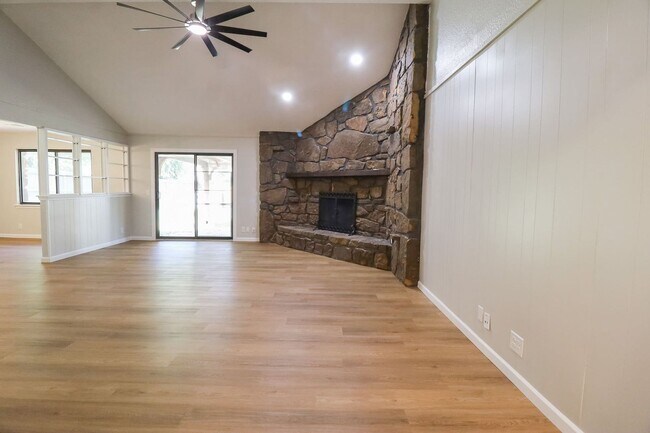 Building Photo - Beautifully Redone 3 Bedroom South Tulsa H...