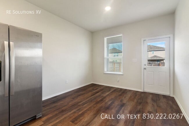 Building Photo - 10243 Band Wagon