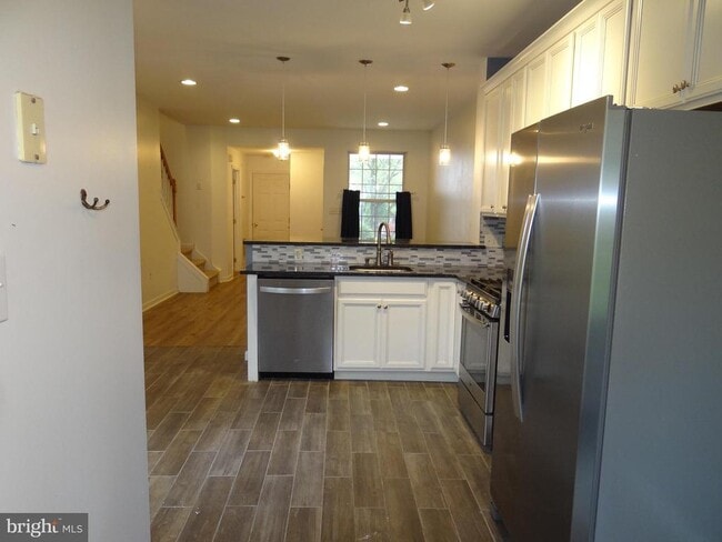 Building Photo - 107 Country Ln