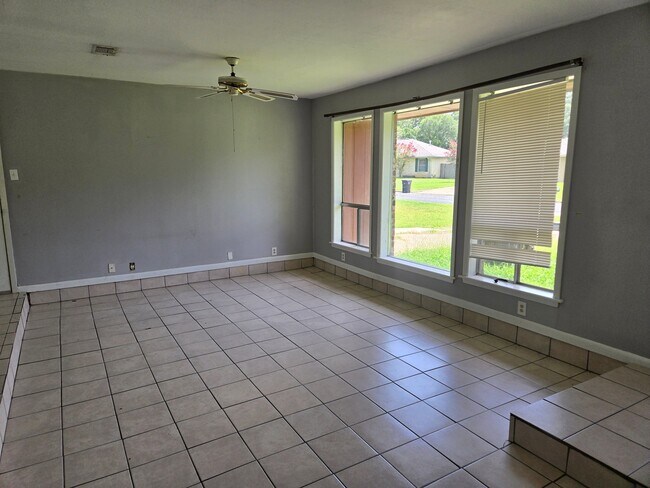 Building Photo - 3013 Normand Dr