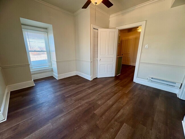 Building Photo - 1369 W Market St