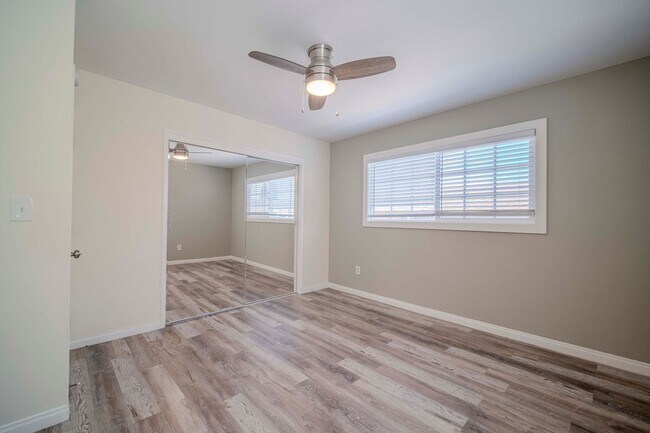 Building Photo - 679 Center St